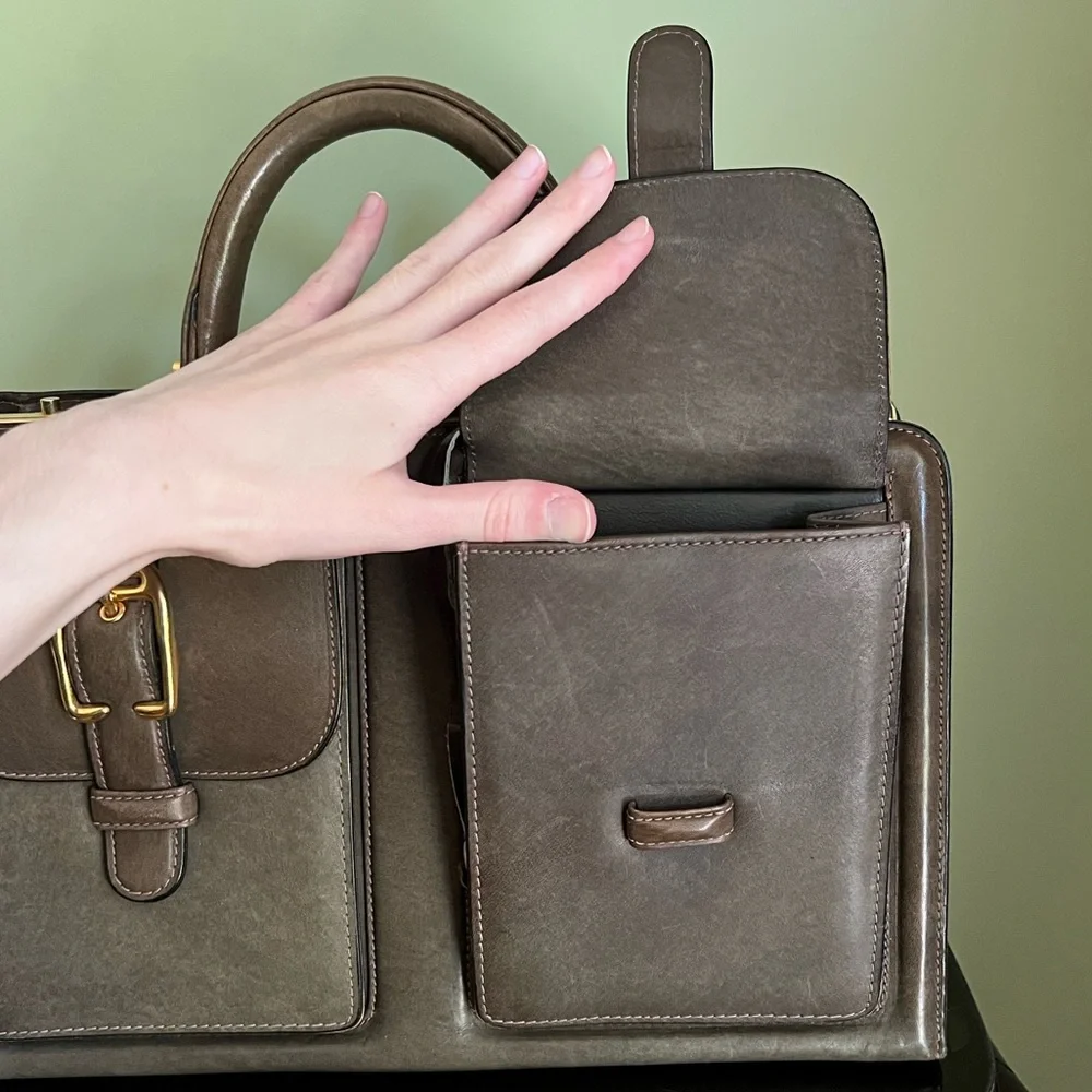 Locking Travel Handbag, Leather Satchel with Original Key, Authentic Vintage - Picture 12 of 16